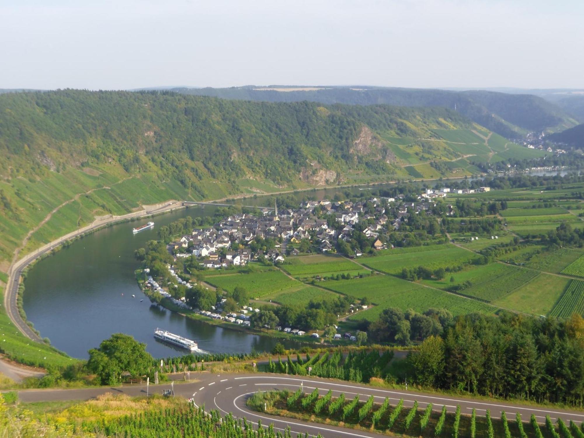 Comfortable Apartment In Ediger Eller Eifel Sankt Aldegund Bagian luar foto